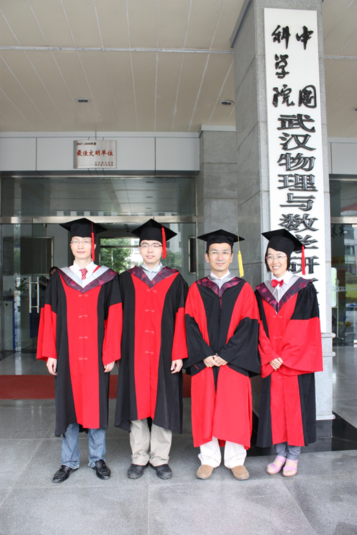 2011年王强、冯宁东、邹琴博士毕业.png
